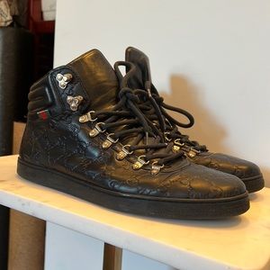 Logo embossed men’s gucci sneakers